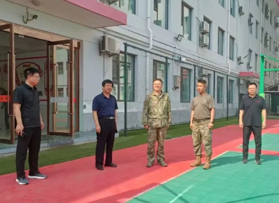 关怀鼓干劲 军训展锋芒——曲沃县人武部领导视察曲沃二中军训